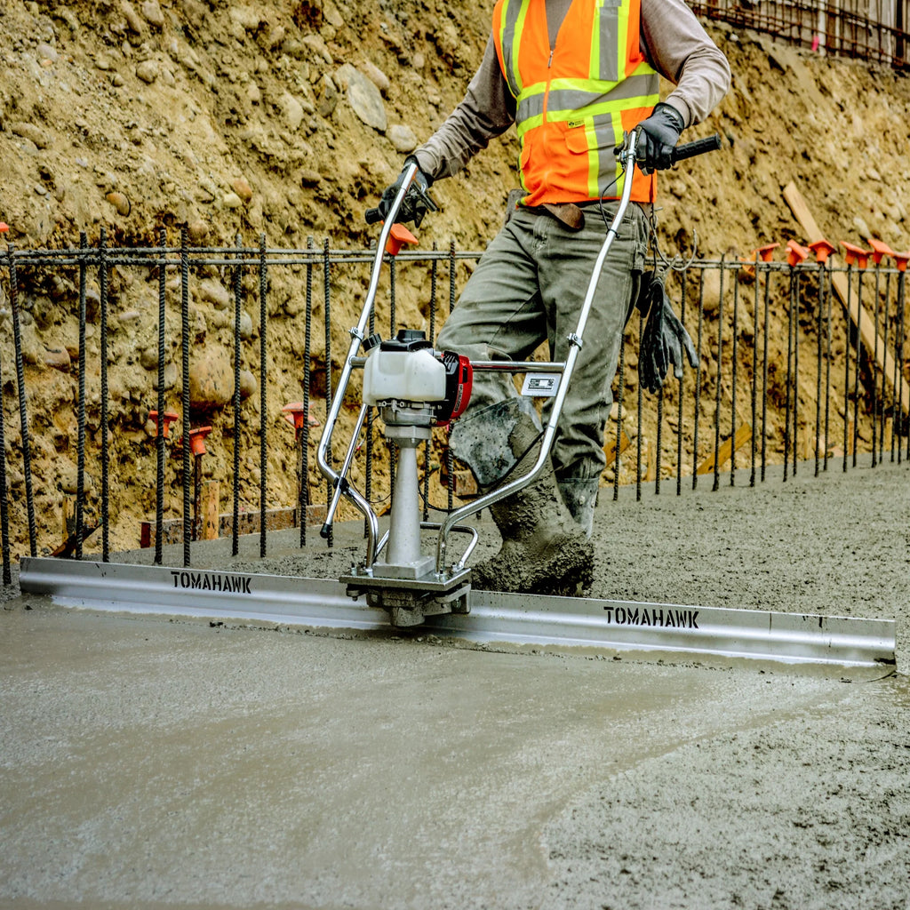 1.8 HP Gas Concrete Power Screed with 14ft Aluminum Magnesium Board H407405